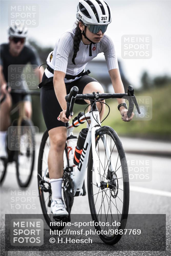 21.06.2026 - 29. Vierlanden-Triathlon H.Heesch http://msf.ph/oto/9887769 21.06.2026 10:45:13 Radfahren 37, 88, 257, 271, 428 meine-sportfotos.de