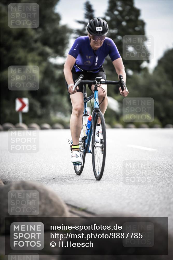 21.06.2026 - 29. Vierlanden-Triathlon H.Heesch http://msf.ph/oto/9887785 21.06.2026 10:45:16 Radfahren 37, 81, 88, 257, 271, 428 meine-sportfotos.de