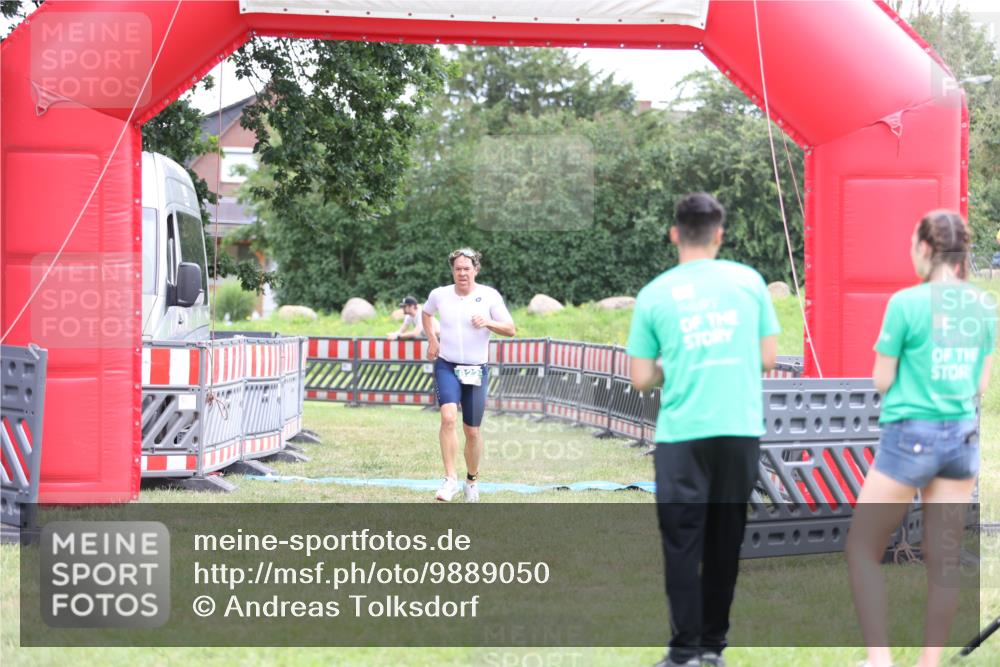 21.06.2026 - 29. Vierlanden-Triathlon Andreas Tolksdorf http://msf.ph/oto/9889050 21.06.2026 12:15:27 Ziel 822, 822 meine-sportfotos.de