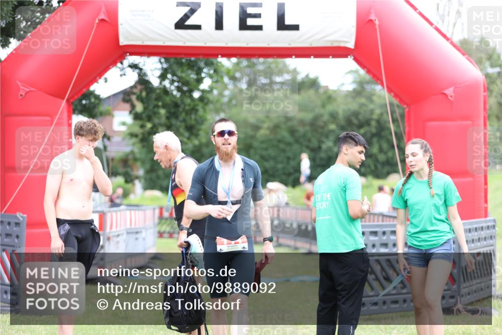 21.06.2026 - 29. Vierlanden-Triathlon Andreas Tolksdorf http://msf.ph/oto/9889092 21.06.2026 12:16:42 Ziel  meine-sportfotos.de