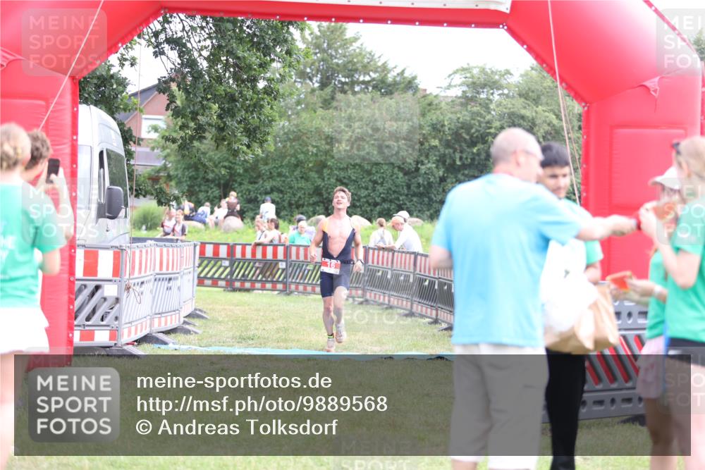 21.06.2026 - 29. Vierlanden-Triathlon Andreas Tolksdorf http://msf.ph/oto/9889568 21.06.2026 12:39:33 Ziel 16, 16 meine-sportfotos.de