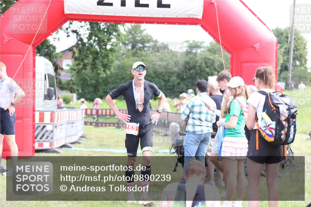 21.06.2026 - 29. Vierlanden-Triathlon Andreas Tolksdorf http://msf.ph/oto/9890239 21.06.2026 12:57:02 Ziel 949, 953, 965, 949, 953, 965 meine-sportfotos.de