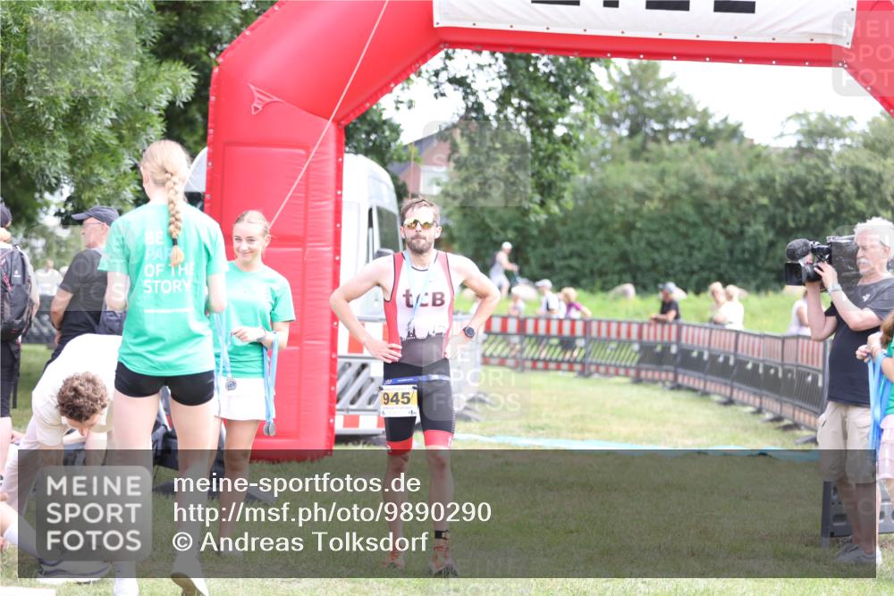 21.06.2026 - 29. Vierlanden-Triathlon Andreas Tolksdorf http://msf.ph/oto/9890290 21.06.2026 12:58:03 Ziel  meine-sportfotos.de
