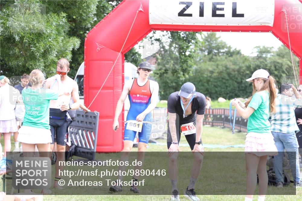 21.06.2026 - 29. Vierlanden-Triathlon Andreas Tolksdorf http://msf.ph/oto/9890446 21.06.2026 13:01:23 Ziel 934, 961, 934, 961 meine-sportfotos.de