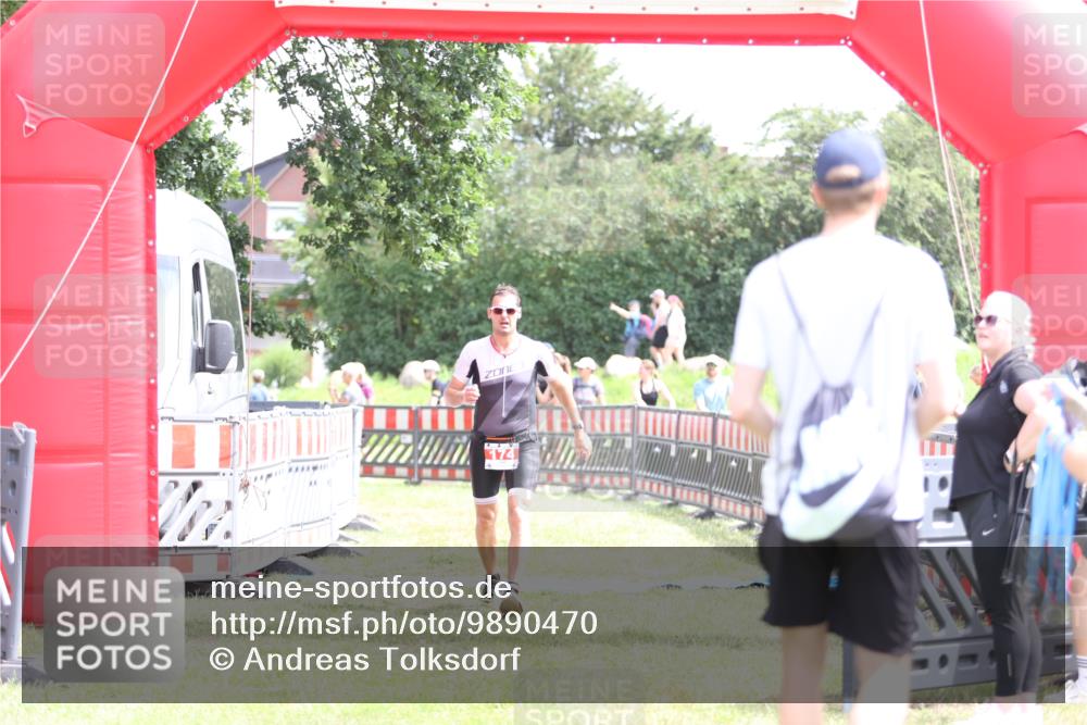 21.06.2026 - 29. Vierlanden-Triathlon Andreas Tolksdorf http://msf.ph/oto/9890470 21.06.2026 13:02:20 Ziel 174, 174 meine-sportfotos.de