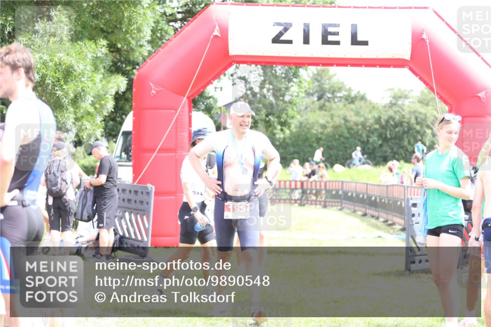 21.06.2026 - 29. Vierlanden-Triathlon Andreas Tolksdorf http://msf.ph/oto/9890548 21.06.2026 13:03:55 Ziel 674, 674 meine-sportfotos.de