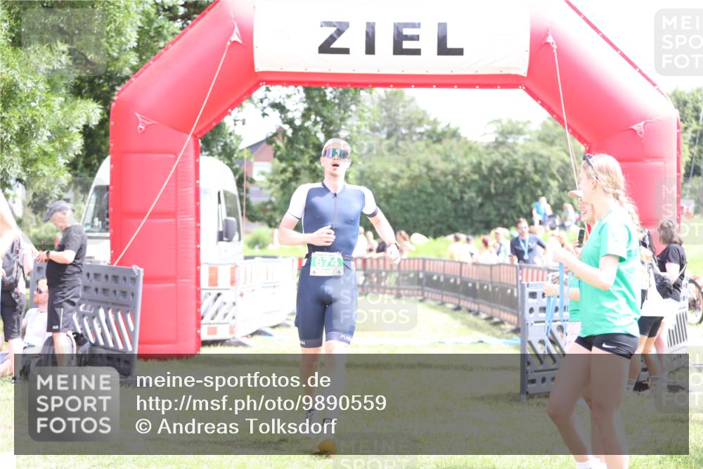 21.06.2026 - 29. Vierlanden-Triathlon Andreas Tolksdorf http://msf.ph/oto/9890559 21.06.2026 13:04:09 Ziel 674, 674 meine-sportfotos.de