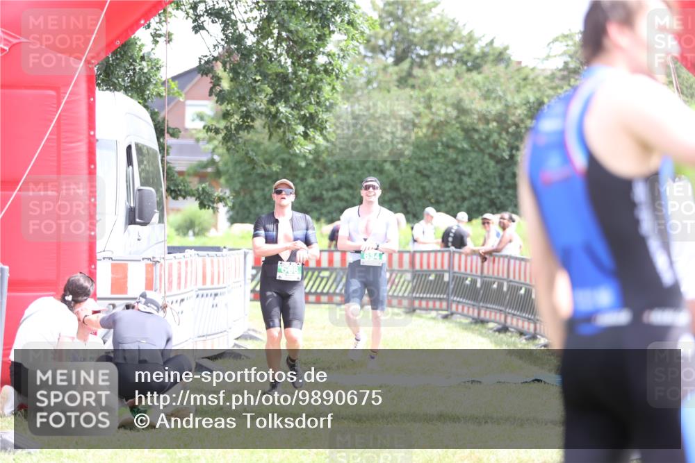 21.06.2026 - 29. Vierlanden-Triathlon Andreas Tolksdorf http://msf.ph/oto/9890675 21.06.2026 13:07:51 Ziel 634, 668, 634, 668 meine-sportfotos.de