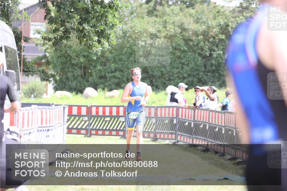 21.06.2026 - 29. Vierlanden-Triathlon Andreas Tolksdorf http://msf.ph/oto/9890688 21.06.2026 13:08:03 Ziel 637, 637 meine-sportfotos.de