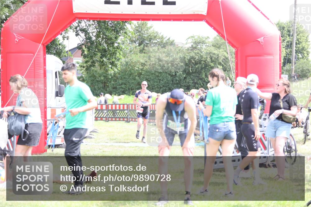 21.06.2026 - 29. Vierlanden-Triathlon Andreas Tolksdorf http://msf.ph/oto/9890728 21.06.2026 13:08:34 Ziel 147, 726, 147, 726 meine-sportfotos.de