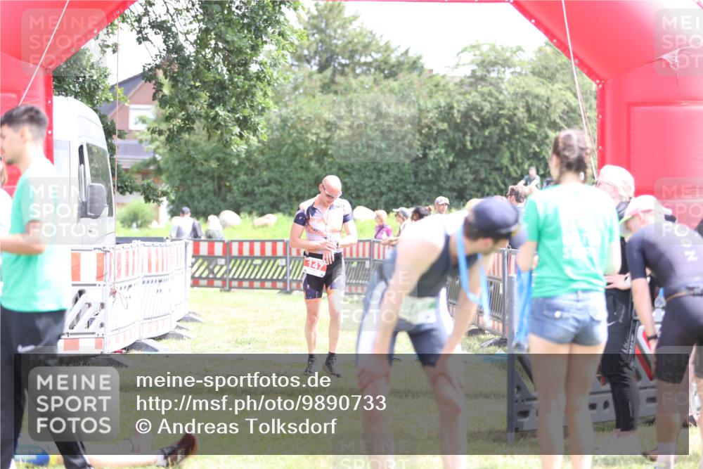 21.06.2026 - 29. Vierlanden-Triathlon Andreas Tolksdorf http://msf.ph/oto/9890733 21.06.2026 13:08:35 Ziel 147, 726, 147, 726 meine-sportfotos.de