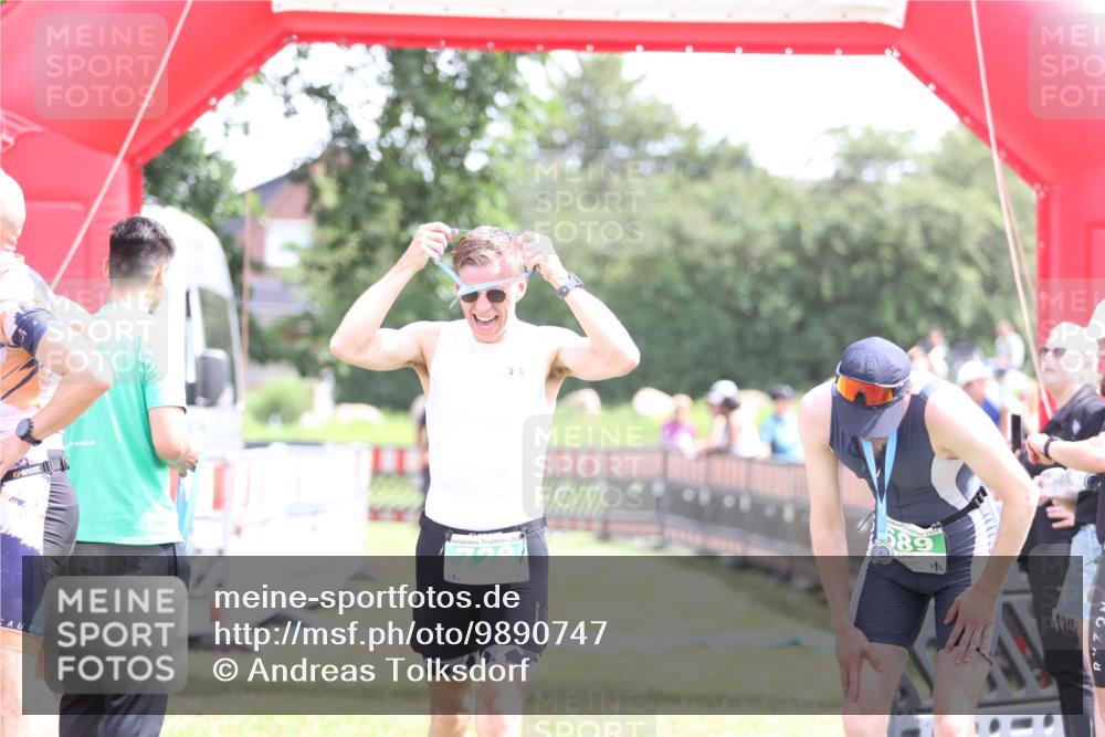21.06.2026 - 29. Vierlanden-Triathlon Andreas Tolksdorf http://msf.ph/oto/9890747 21.06.2026 13:08:49 Ziel 173, 712, 726, 173, 712, 726 meine-sportfotos.de