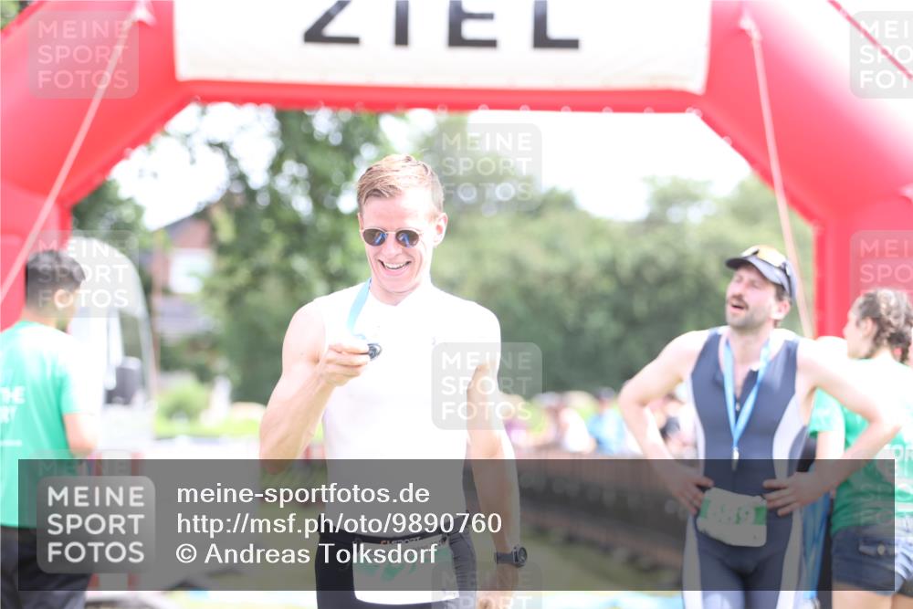 21.06.2026 - 29. Vierlanden-Triathlon Andreas Tolksdorf http://msf.ph/oto/9890760 21.06.2026 13:08:51 Ziel 173, 712, 173, 712 meine-sportfotos.de