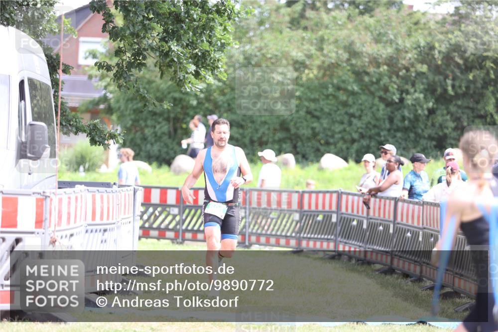 21.06.2026 - 29. Vierlanden-Triathlon Andreas Tolksdorf http://msf.ph/oto/9890772 21.06.2026 13:09:37 Ziel 691, 691 meine-sportfotos.de