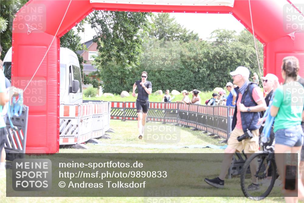 21.06.2026 - 29. Vierlanden-Triathlon Andreas Tolksdorf http://msf.ph/oto/9890833 21.06.2026 13:11:55 Ziel 745, 745 meine-sportfotos.de
