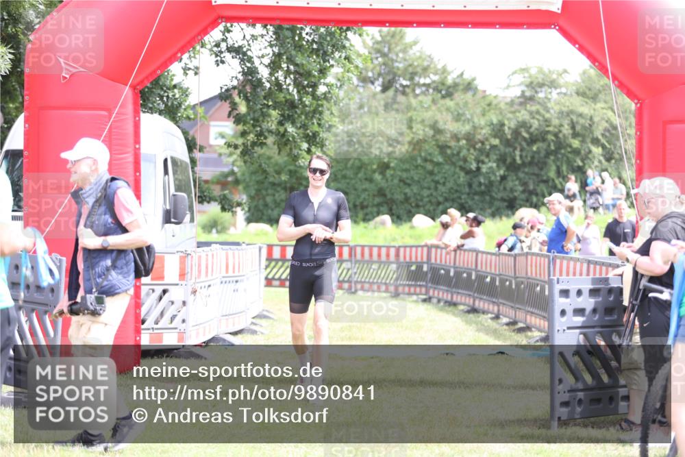 21.06.2026 - 29. Vierlanden-Triathlon Andreas Tolksdorf http://msf.ph/oto/9890841 21.06.2026 13:11:58 Ziel 745, 745 meine-sportfotos.de