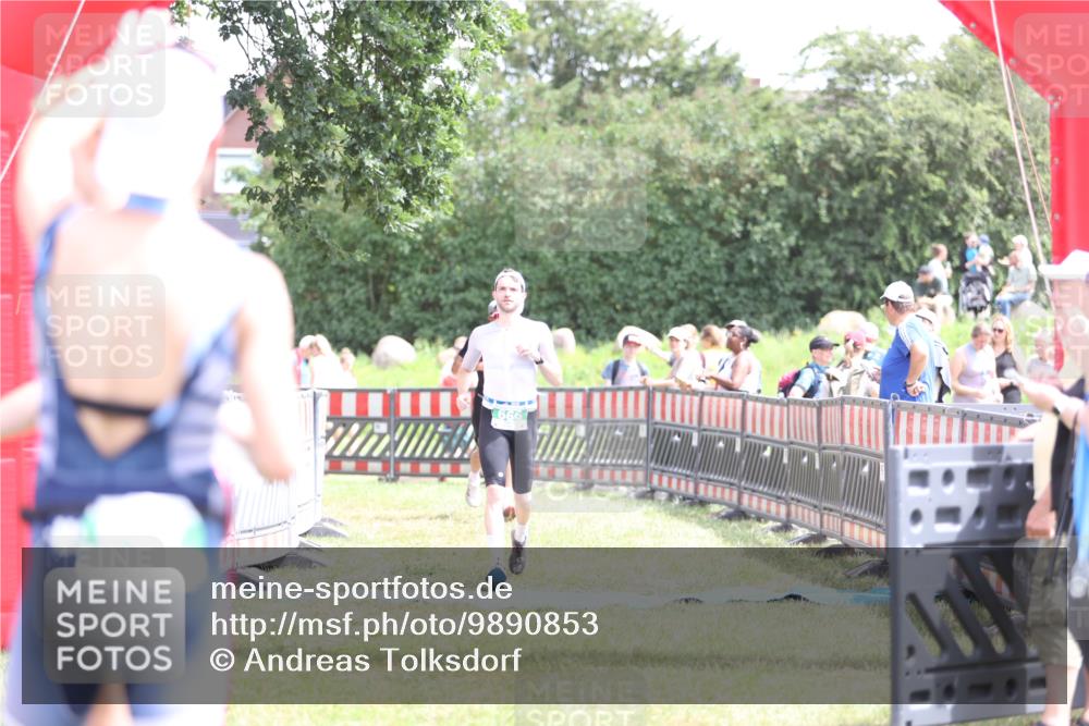 21.06.2026 - 29. Vierlanden-Triathlon Andreas Tolksdorf http://msf.ph/oto/9890853 21.06.2026 13:12:11 Ziel 660, 666, 660, 666 meine-sportfotos.de