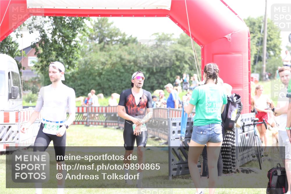 21.06.2026 - 29. Vierlanden-Triathlon Andreas Tolksdorf http://msf.ph/oto/9890865 21.06.2026 13:12:19 Ziel 660, 660 meine-sportfotos.de