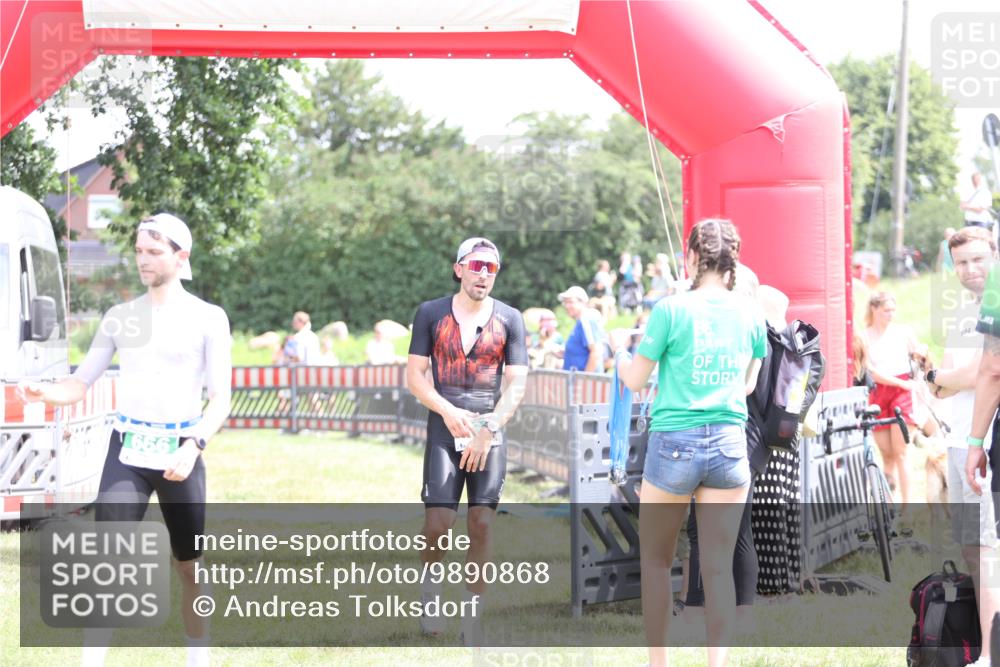 21.06.2026 - 29. Vierlanden-Triathlon Andreas Tolksdorf http://msf.ph/oto/9890868 21.06.2026 13:12:20 Ziel 660, 660 meine-sportfotos.de
