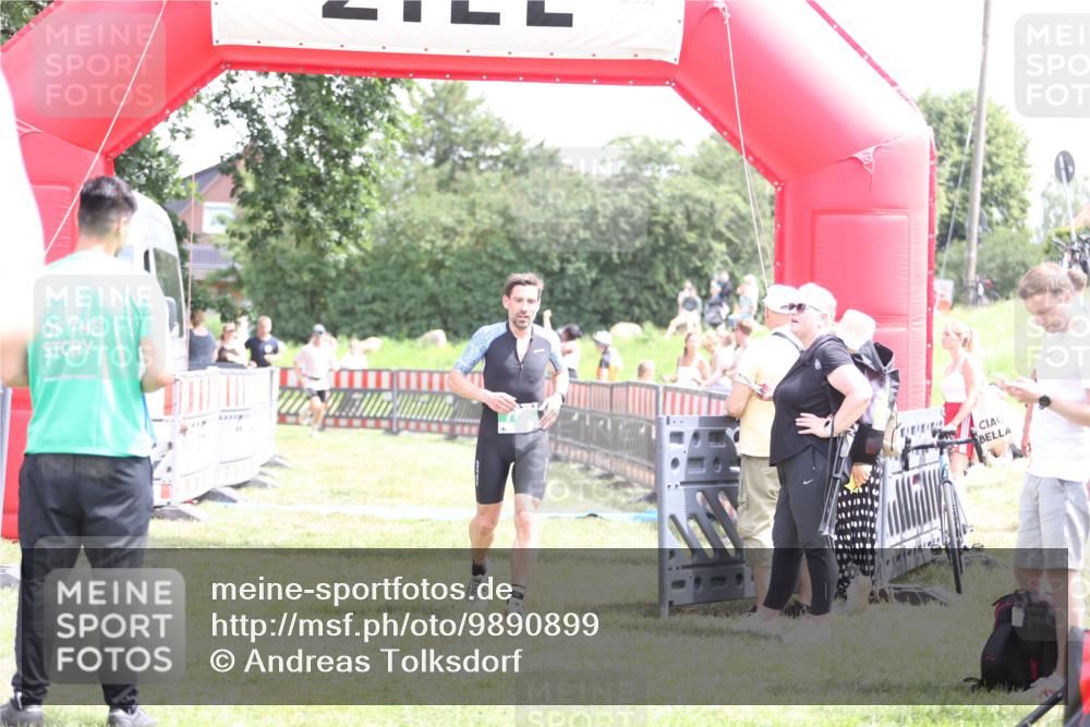 21.06.2026 - 29. Vierlanden-Triathlon Andreas Tolksdorf http://msf.ph/oto/9890899 21.06.2026 13:13:36 Ziel 290, 785, 290, 785 meine-sportfotos.de