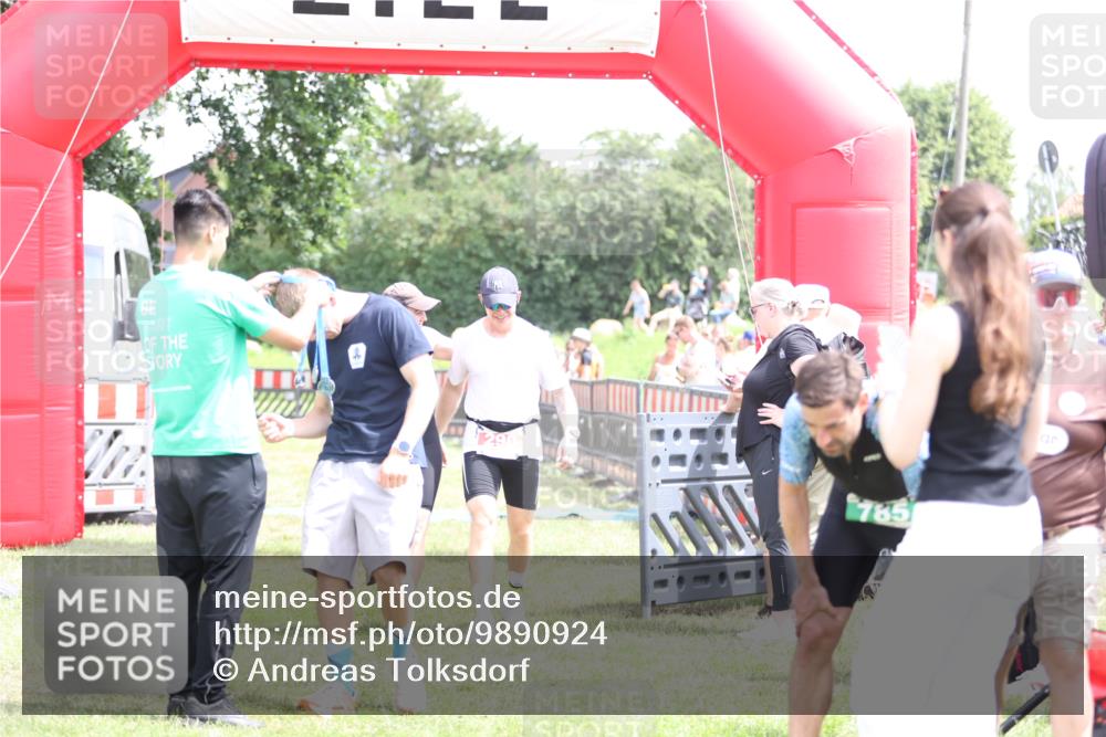 21.06.2026 - 29. Vierlanden-Triathlon Andreas Tolksdorf http://msf.ph/oto/9890924 21.06.2026 13:13:46 Ziel 713, 713 meine-sportfotos.de