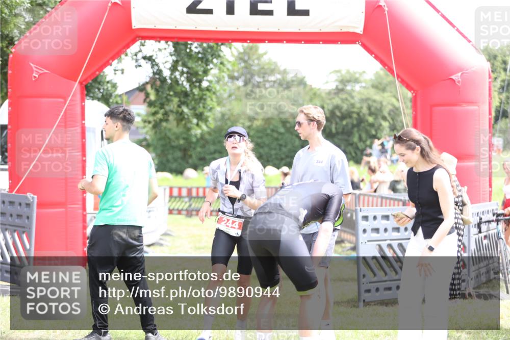 21.06.2026 - 29. Vierlanden-Triathlon Andreas Tolksdorf http://msf.ph/oto/9890944 21.06.2026 13:14:28 Ziel  meine-sportfotos.de