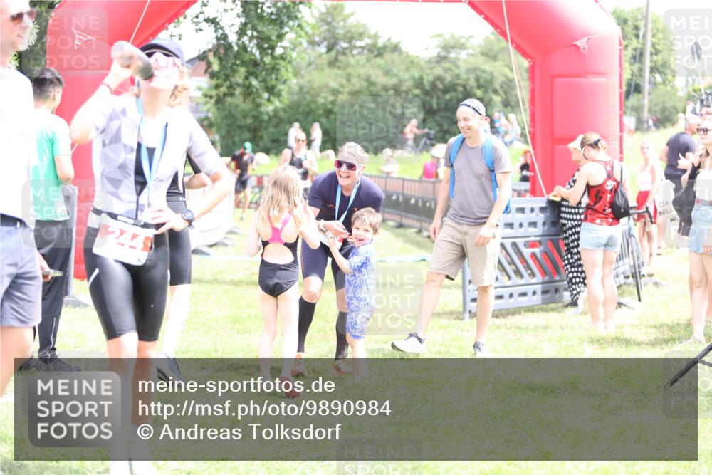 21.06.2026 - 29. Vierlanden-Triathlon Andreas Tolksdorf http://msf.ph/oto/9890984 21.06.2026 13:15:35 Ziel 8, 159, 8, 159 meine-sportfotos.de