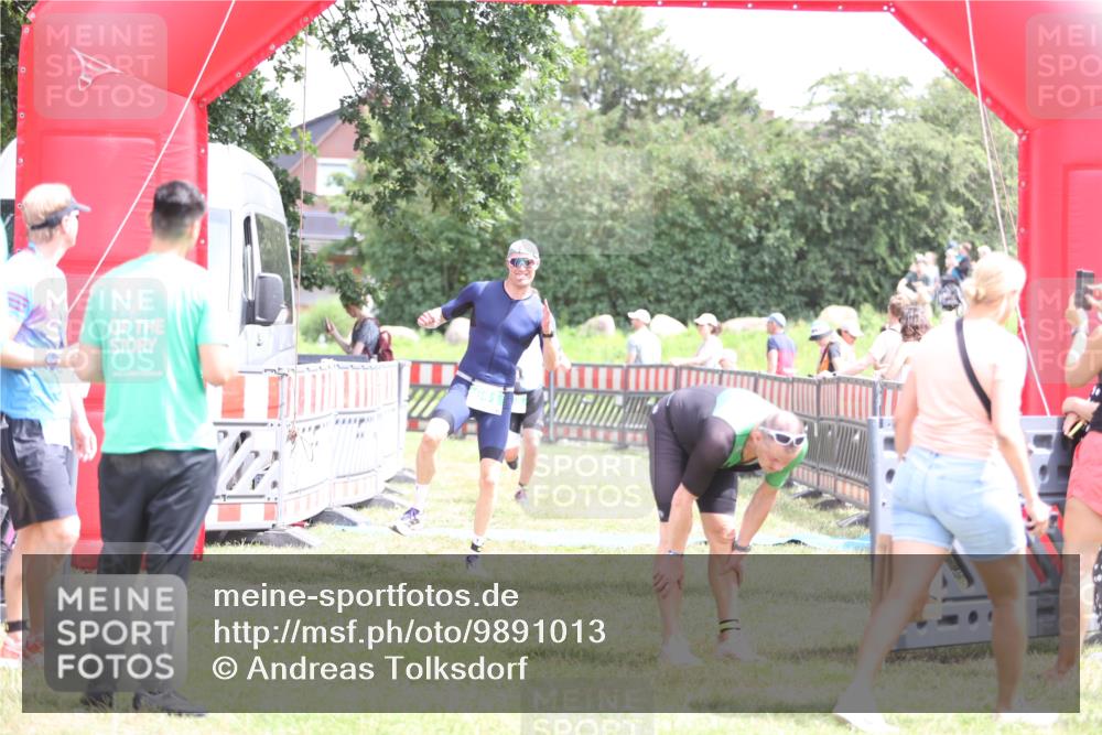 21.06.2026 - 29. Vierlanden-Triathlon Andreas Tolksdorf http://msf.ph/oto/9891013 21.06.2026 13:16:10 Ziel 641, 655, 641, 655 meine-sportfotos.de