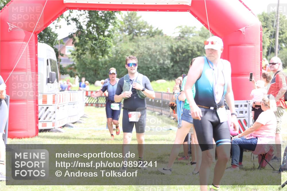 21.06.2026 - 29. Vierlanden-Triathlon Andreas Tolksdorf http://msf.ph/oto/9892241 21.06.2026 13:38:59 Ziel 644, 795, 644, 795 meine-sportfotos.de