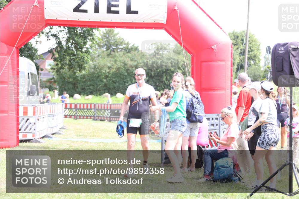 21.06.2026 - 29. Vierlanden-Triathlon Andreas Tolksdorf http://msf.ph/oto/9892358 21.06.2026 13:41:19 Ziel 635, 635 meine-sportfotos.de