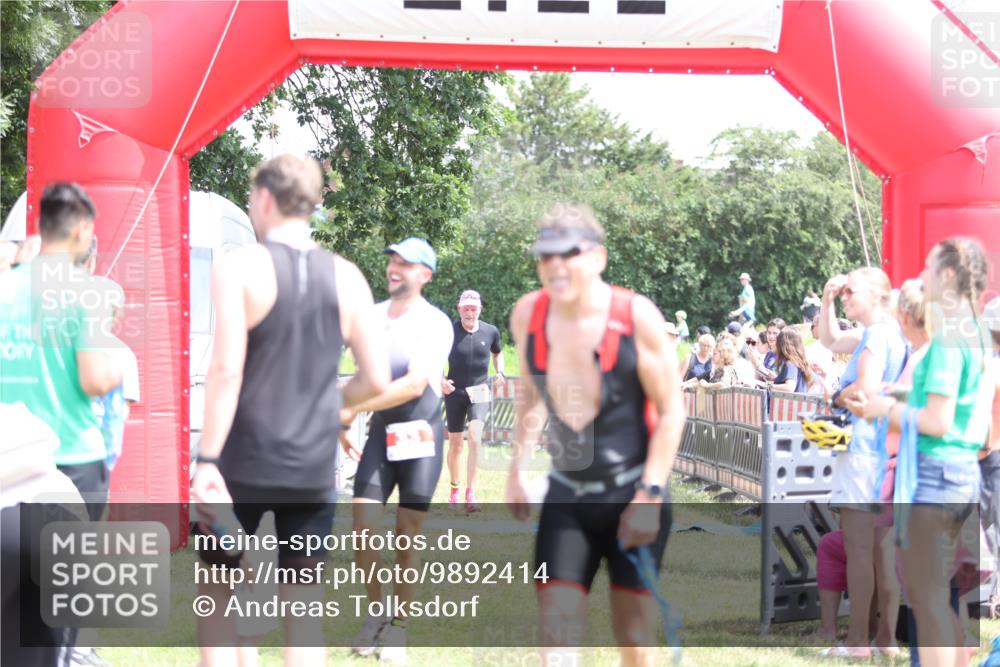 21.06.2026 - 29. Vierlanden-Triathlon Andreas Tolksdorf http://msf.ph/oto/9892414 21.06.2026 13:42:01 Ziel 33, 124, 33, 124 meine-sportfotos.de