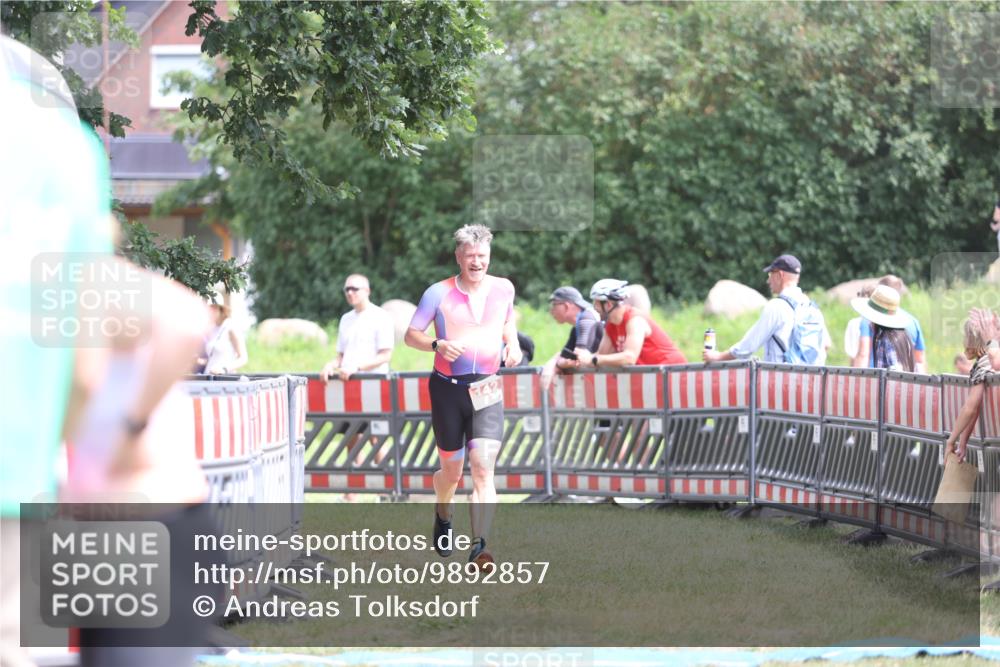 21.06.2026 - 29. Vierlanden-Triathlon Andreas Tolksdorf http://msf.ph/oto/9892857 21.06.2026 13:51:45 Ziel 142, 1022, 1061, 142, 1022, 1061 meine-sportfotos.de