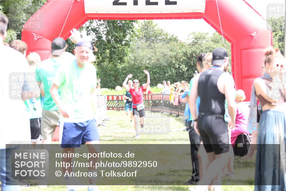21.06.2026 - 29. Vierlanden-Triathlon Andreas Tolksdorf http://msf.ph/oto/9892950 21.06.2026 13:53:17 Ziel 861, 1036, 1052, 861, 1036, 1052 meine-sportfotos.de