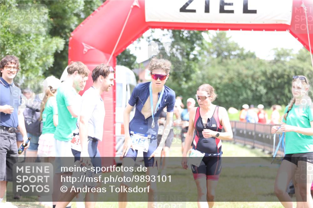 21.06.2026 - 29. Vierlanden-Triathlon Andreas Tolksdorf http://msf.ph/oto/9893101 21.06.2026 13:59:28 Ziel 260, 266, 890, 260, 266, 890 meine-sportfotos.de