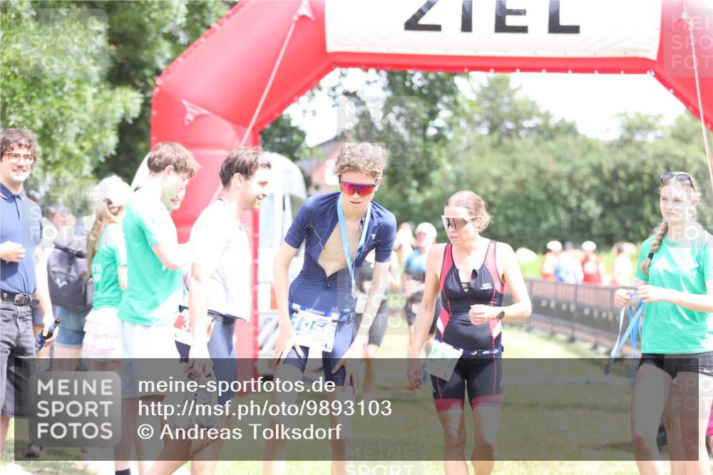 21.06.2026 - 29. Vierlanden-Triathlon Andreas Tolksdorf http://msf.ph/oto/9893103 21.06.2026 13:59:29 Ziel 260, 266, 638, 890, 260, 266, 638, 890 meine-sportfotos.de