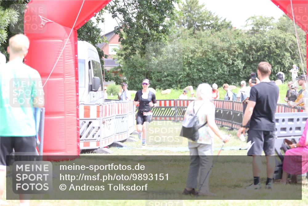 21.06.2026 - 29. Vierlanden-Triathlon Andreas Tolksdorf http://msf.ph/oto/9893151 21.06.2026 14:01:08 Ziel 245, 245 meine-sportfotos.de