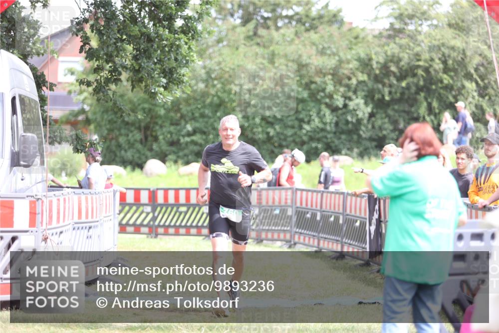 21.06.2026 - 29. Vierlanden-Triathlon Andreas Tolksdorf http://msf.ph/oto/9893236 21.06.2026 14:02:41 Ziel 760, 760 meine-sportfotos.de