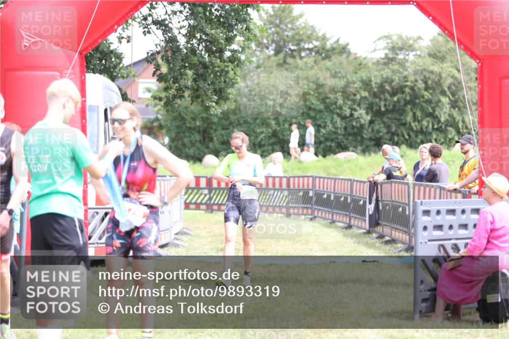 21.06.2026 - 29. Vierlanden-Triathlon Andreas Tolksdorf http://msf.ph/oto/9893319 21.06.2026 14:04:17 Ziel 874, 874 meine-sportfotos.de