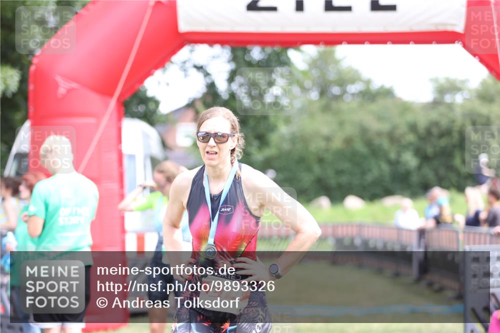 21.06.2026 - 29. Vierlanden-Triathlon Andreas Tolksdorf http://msf.ph/oto/9893326 21.06.2026 14:04:24 Ziel  meine-sportfotos.de
