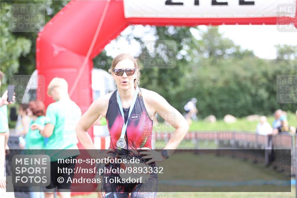 21.06.2026 - 29. Vierlanden-Triathlon Andreas Tolksdorf http://msf.ph/oto/9893332 21.06.2026 14:04:25 Ziel  meine-sportfotos.de