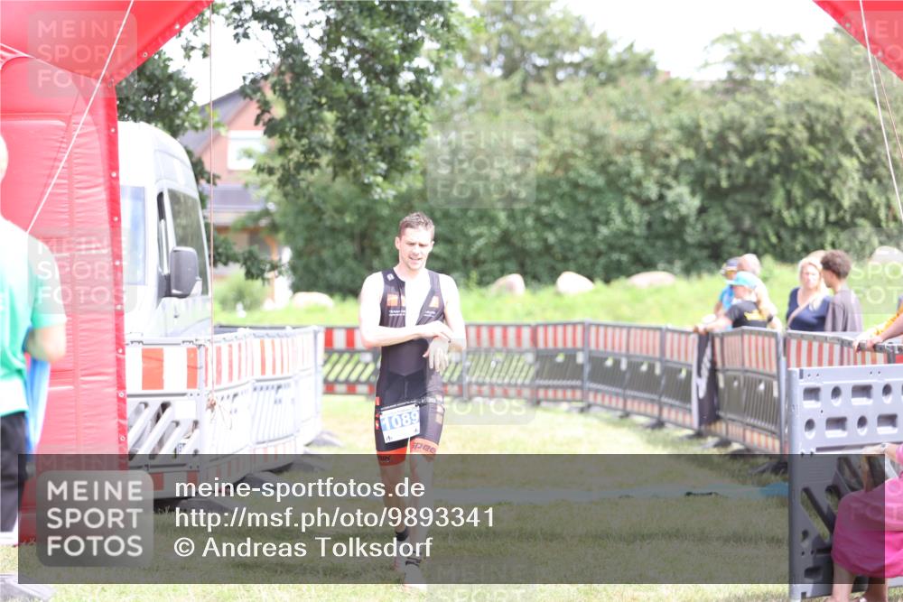 21.06.2026 - 29. Vierlanden-Triathlon Andreas Tolksdorf http://msf.ph/oto/9893341 21.06.2026 14:04:50 Ziel 1089, 1089 meine-sportfotos.de