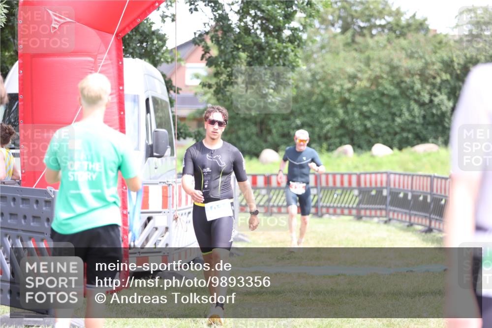 21.06.2026 - 29. Vierlanden-Triathlon Andreas Tolksdorf http://msf.ph/oto/9893356 21.06.2026 14:05:24 Ziel 138, 1030, 138, 1030 meine-sportfotos.de