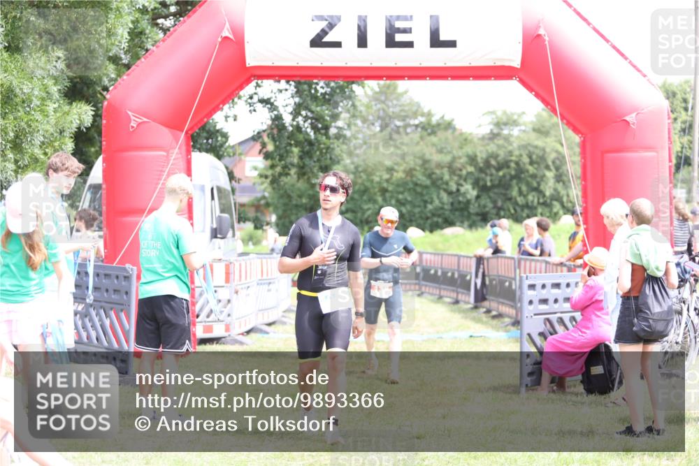 21.06.2026 - 29. Vierlanden-Triathlon Andreas Tolksdorf http://msf.ph/oto/9893366 21.06.2026 14:05:27 Ziel 138, 1038, 138, 1038 meine-sportfotos.de