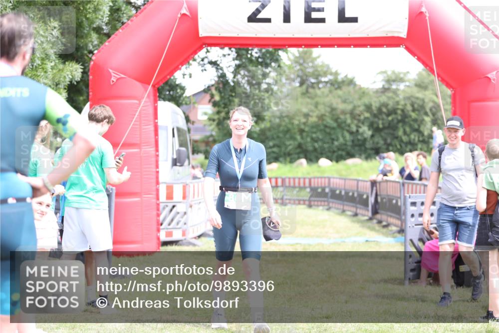 21.06.2026 - 29. Vierlanden-Triathlon Andreas Tolksdorf http://msf.ph/oto/9893396 21.06.2026 14:05:52 Ziel  meine-sportfotos.de