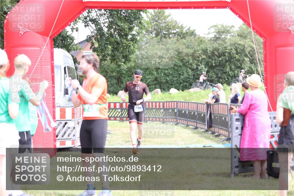 21.06.2026 - 29. Vierlanden-Triathlon Andreas Tolksdorf http://msf.ph/oto/9893412 21.06.2026 14:06:38 Ziel 180, 748, 1073, 180, 748, 1073 meine-sportfotos.de