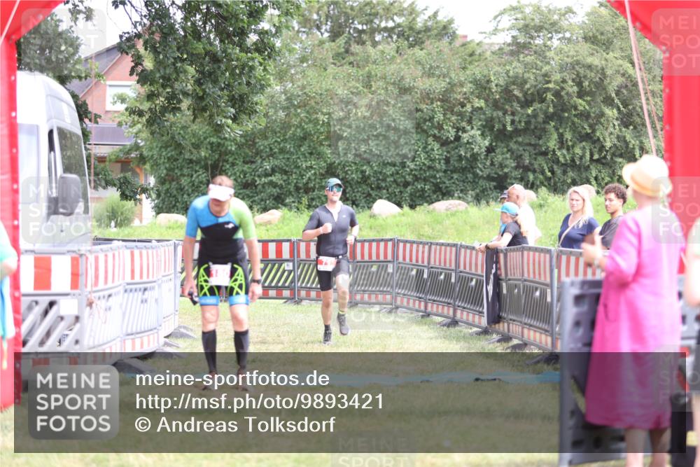 21.06.2026 - 29. Vierlanden-Triathlon Andreas Tolksdorf http://msf.ph/oto/9893421 21.06.2026 14:06:52 Ziel 71, 180, 1057, 71, 180, 1057 meine-sportfotos.de