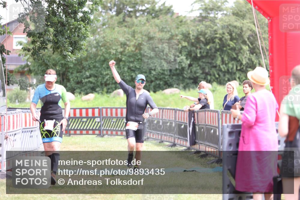 21.06.2026 - 29. Vierlanden-Triathlon Andreas Tolksdorf http://msf.ph/oto/9893435 21.06.2026 14:06:54 Ziel 71, 180, 1057, 71, 180, 1057 meine-sportfotos.de