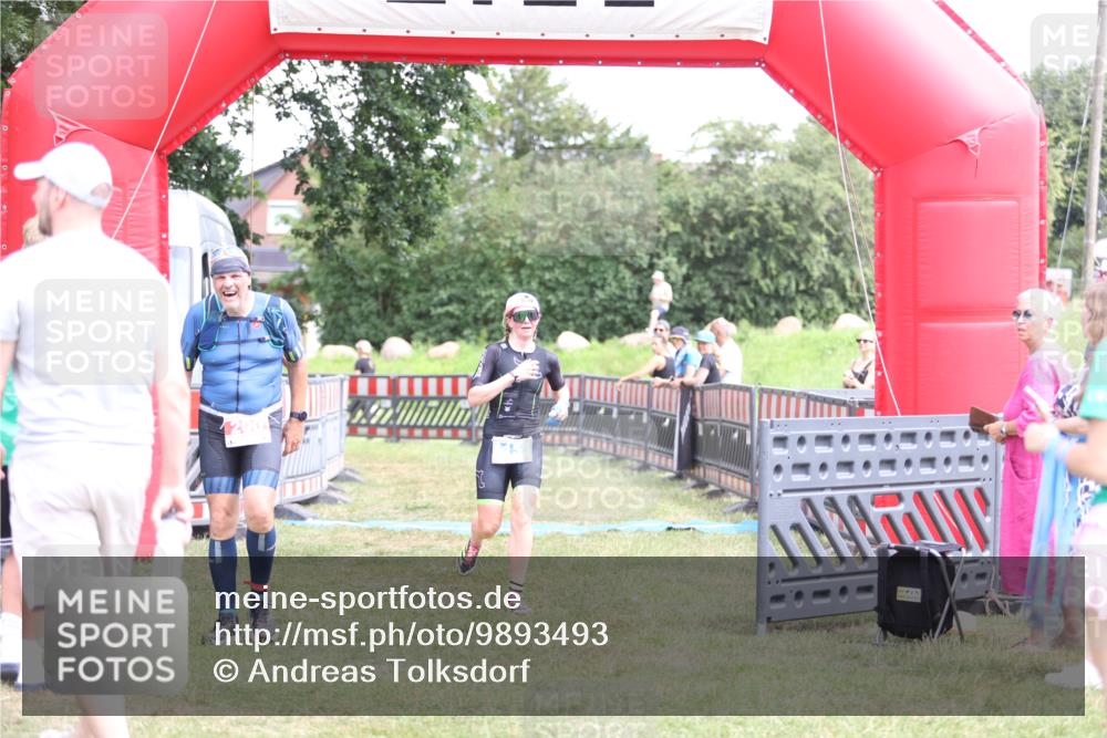 21.06.2026 - 29. Vierlanden-Triathlon Andreas Tolksdorf http://msf.ph/oto/9893493 21.06.2026 14:11:30 Ziel 200, 1153, 200, 1153 meine-sportfotos.de