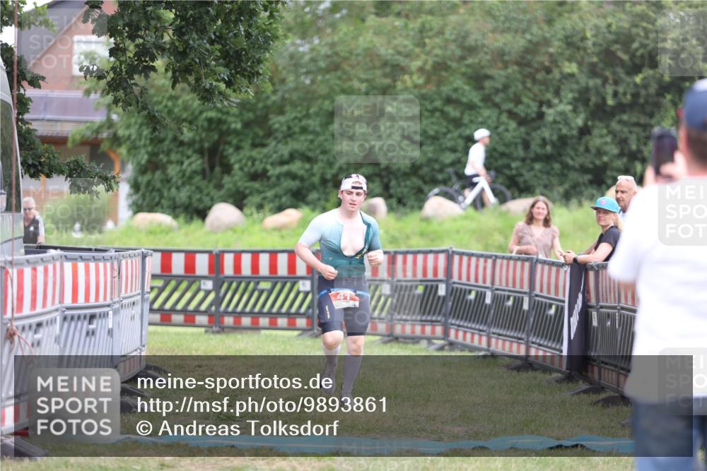 21.06.2026 - 29. Vierlanden-Triathlon Andreas Tolksdorf http://msf.ph/oto/9893861 21.06.2026 14:29:35 Ziel 41, 1186, 41, 1186 meine-sportfotos.de