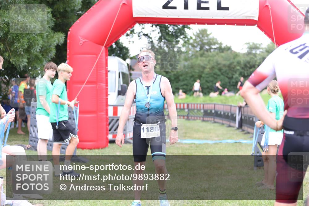 21.06.2026 - 29. Vierlanden-Triathlon Andreas Tolksdorf http://msf.ph/oto/9893882 21.06.2026 14:29:55 Ziel 1152, 1152 meine-sportfotos.de